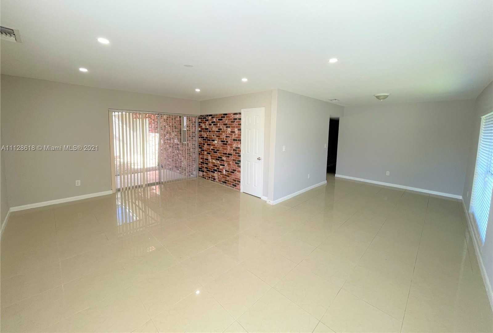 Small Image of 9831 SW 195th St, Cutler Bay, FL 33157, USA Number 12
