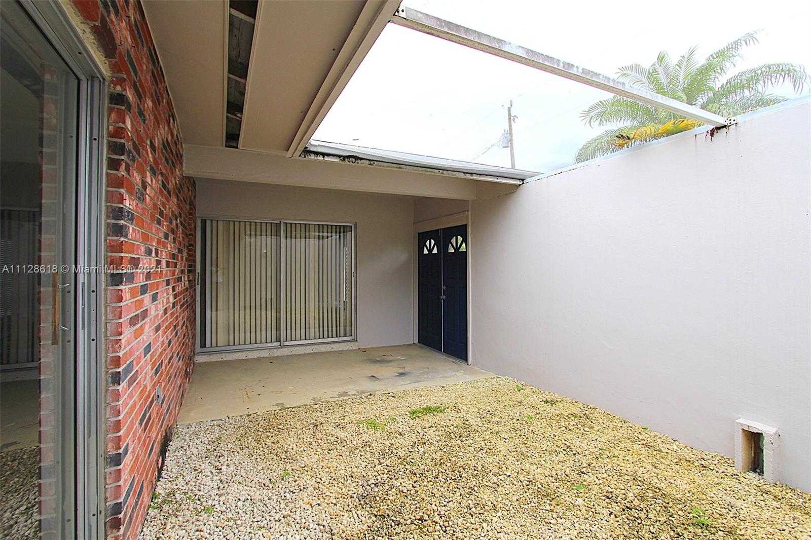 Small Image of 9831 SW 195th St, Cutler Bay, FL 33157, USA Number 3