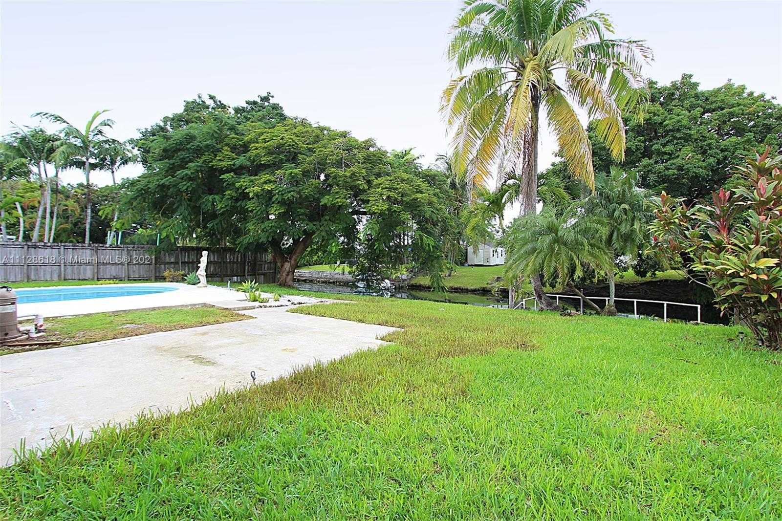 Small Image of 9831 SW 195th St, Cutler Bay, FL 33157, USA Number 32