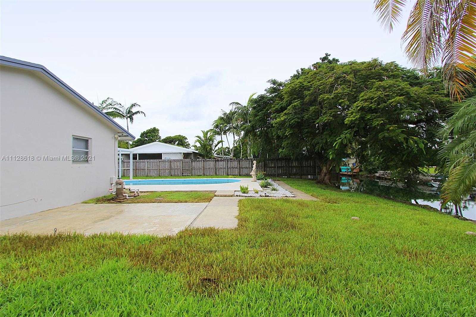 Small Image of 9831 SW 195th St, Cutler Bay, FL 33157, USA Number 33