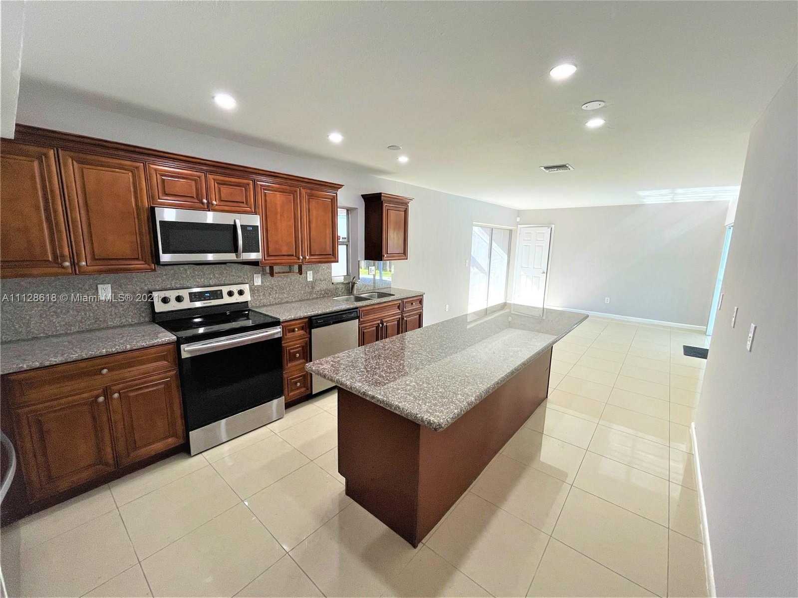 Small Image of 9831 SW 195th St, Cutler Bay, FL 33157, USA Number 5