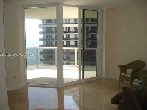 Small Image of 4779 Collins Ave, Miami Beach, FL 33140, USA Number 11