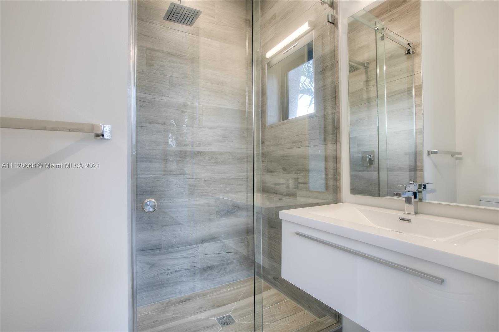Small Image of 1525 Bay Rd, Miami Beach, FL 33139, USA Number 12