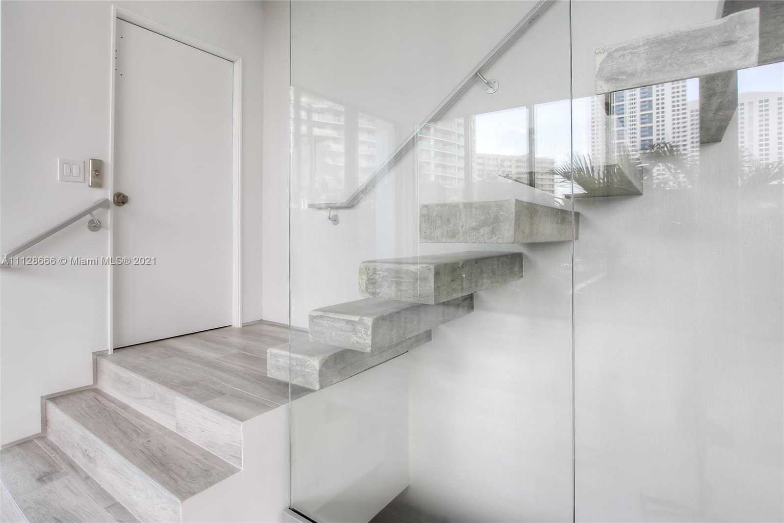 Small Image of 1525 Bay Rd, Miami Beach, FL 33139, USA Number 13