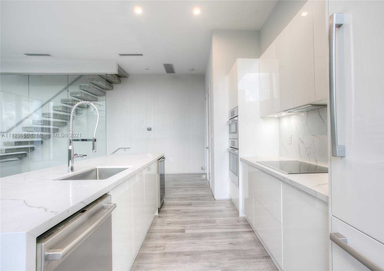 Small Image of 1525 Bay Rd, Miami Beach, FL 33139, USA Number 8
