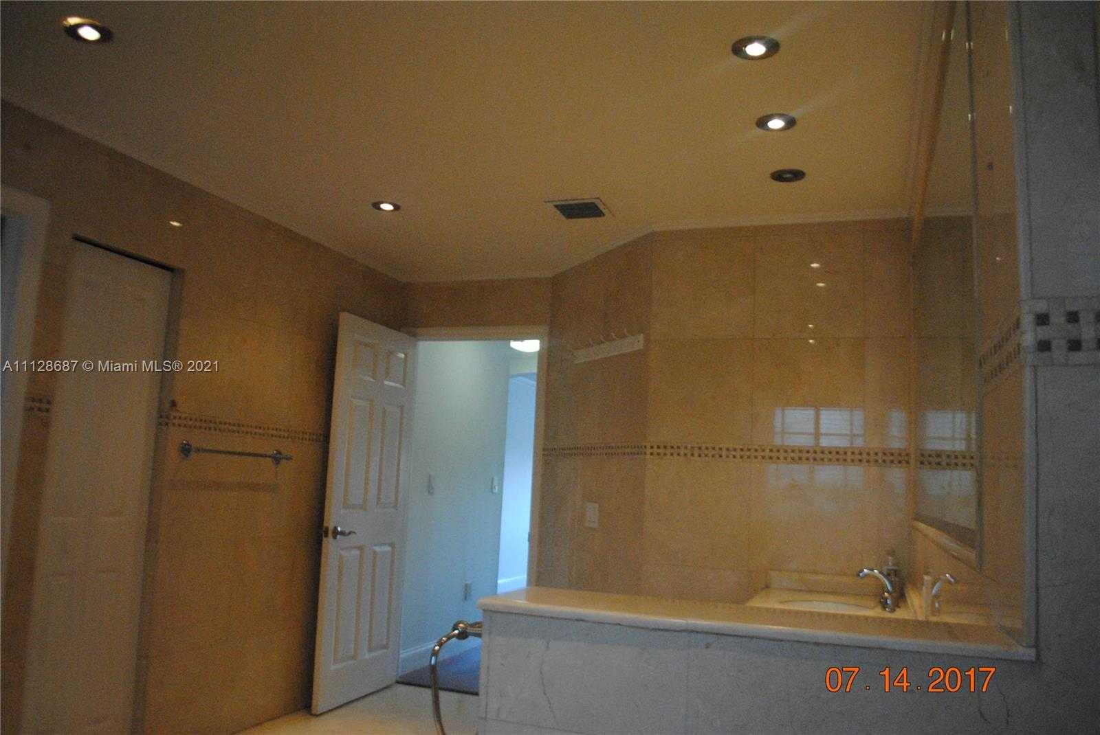 Small Image of 11345 NW 73rd Terrace, Doral, FL 33178, USA Number 13
