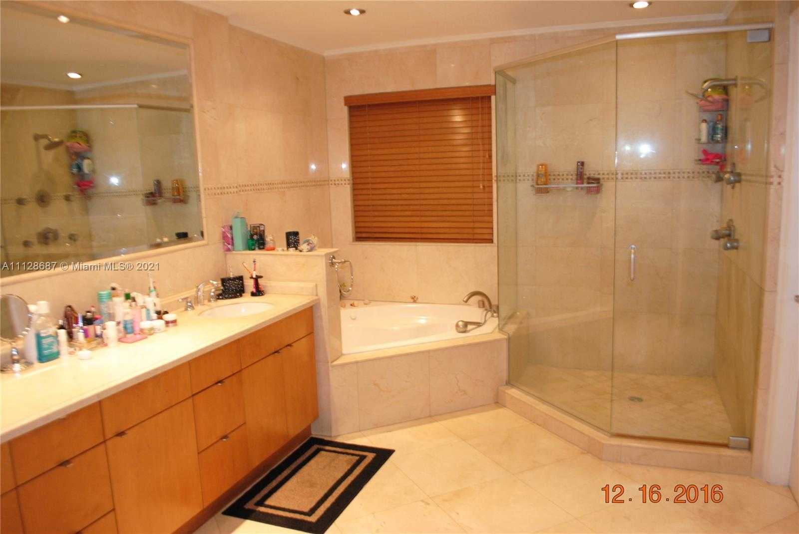Small Image of 11345 NW 73rd Terrace, Doral, FL 33178, USA Number 5