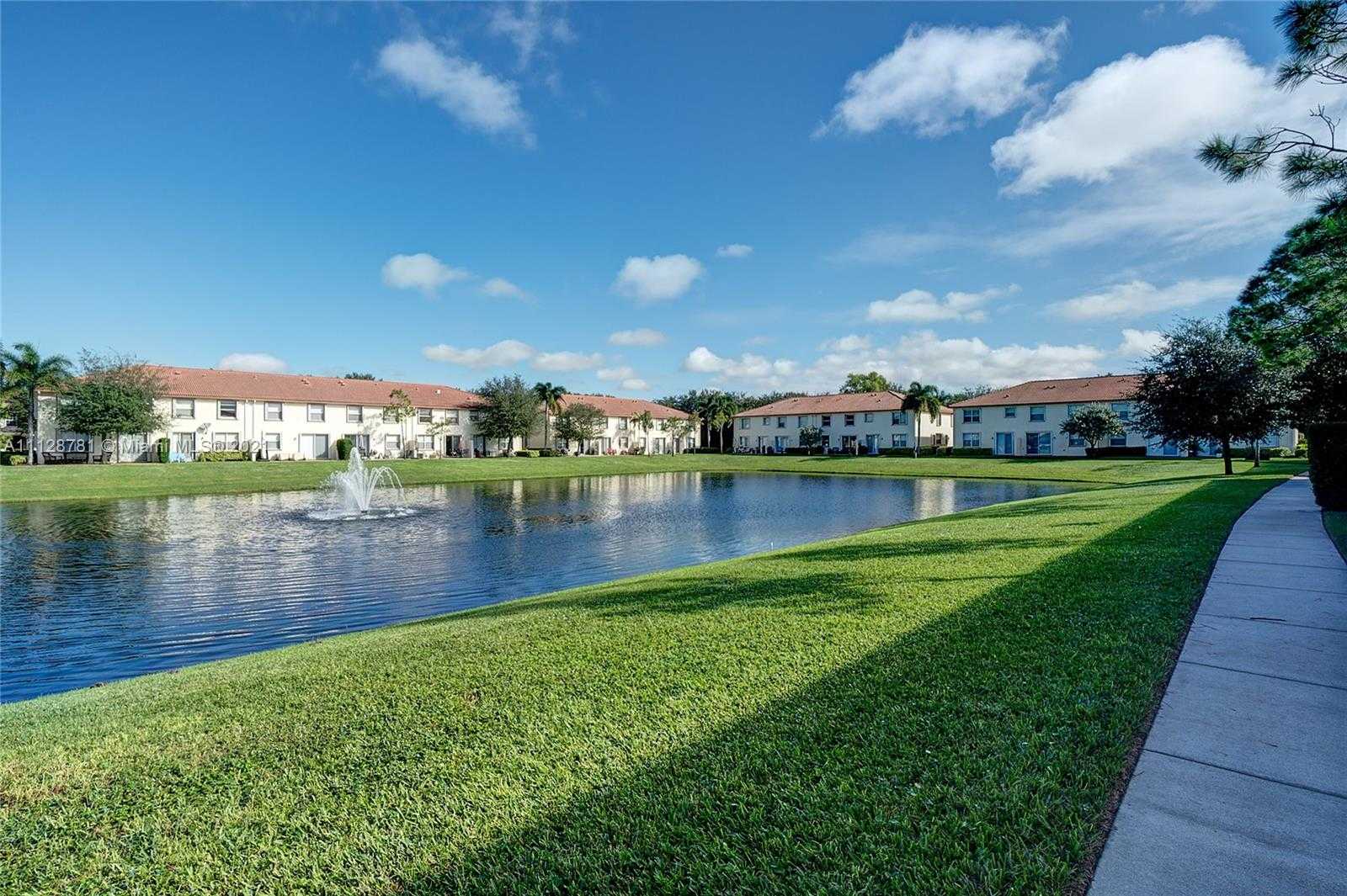 Small Image of 16130 Poppy Seed Cir, Delray Beach, FL 33484, USA Number 4