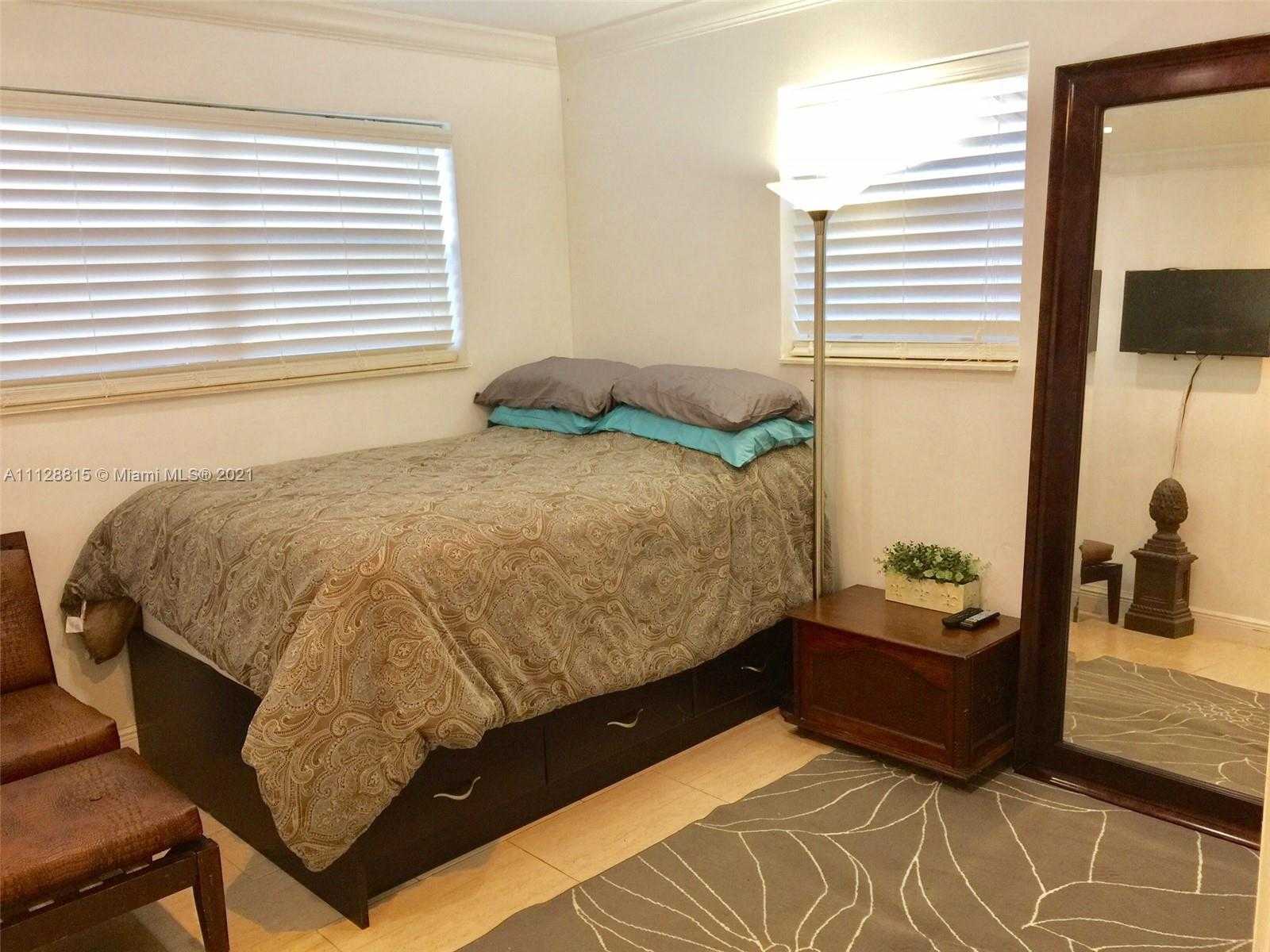 Small Image of 223 NW 10th St, Hallandale Beach, FL 33009, USA Number 10