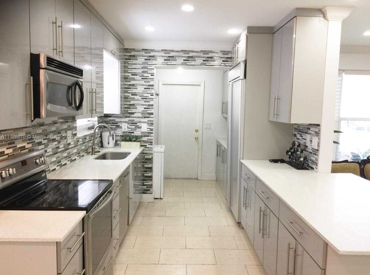 Small Image of 223 NW 10th St, Hallandale Beach, FL 33009, USA Number 12