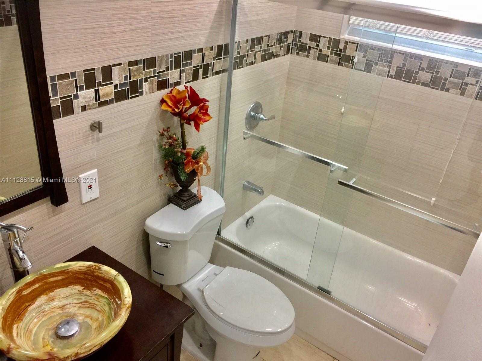 Small Image of 223 NW 10th St, Hallandale Beach, FL 33009, USA Number 14