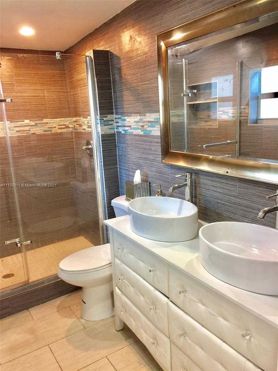Small Image of 223 NW 10th St, Hallandale Beach, FL 33009, USA Number 18