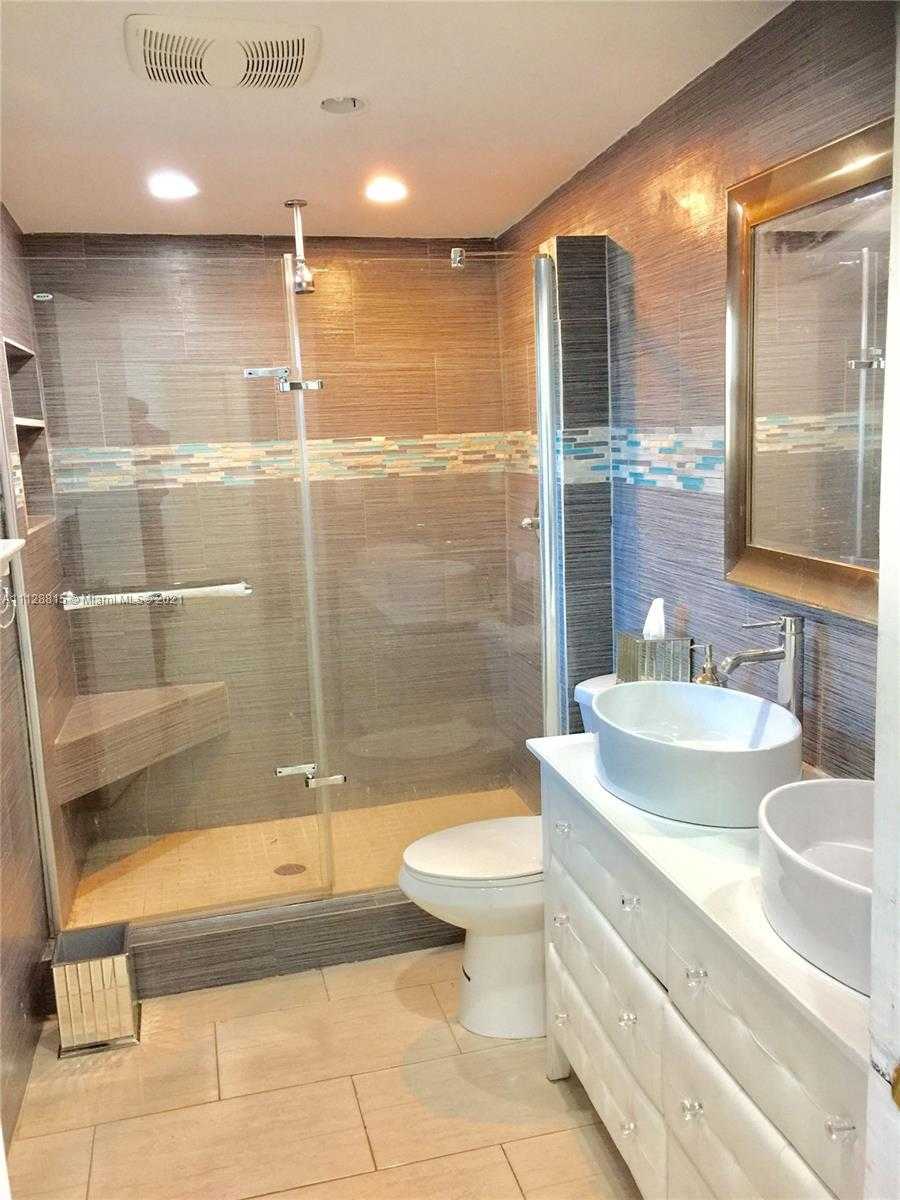 Small Image of 223 NW 10th St, Hallandale Beach, FL 33009, USA Number 19