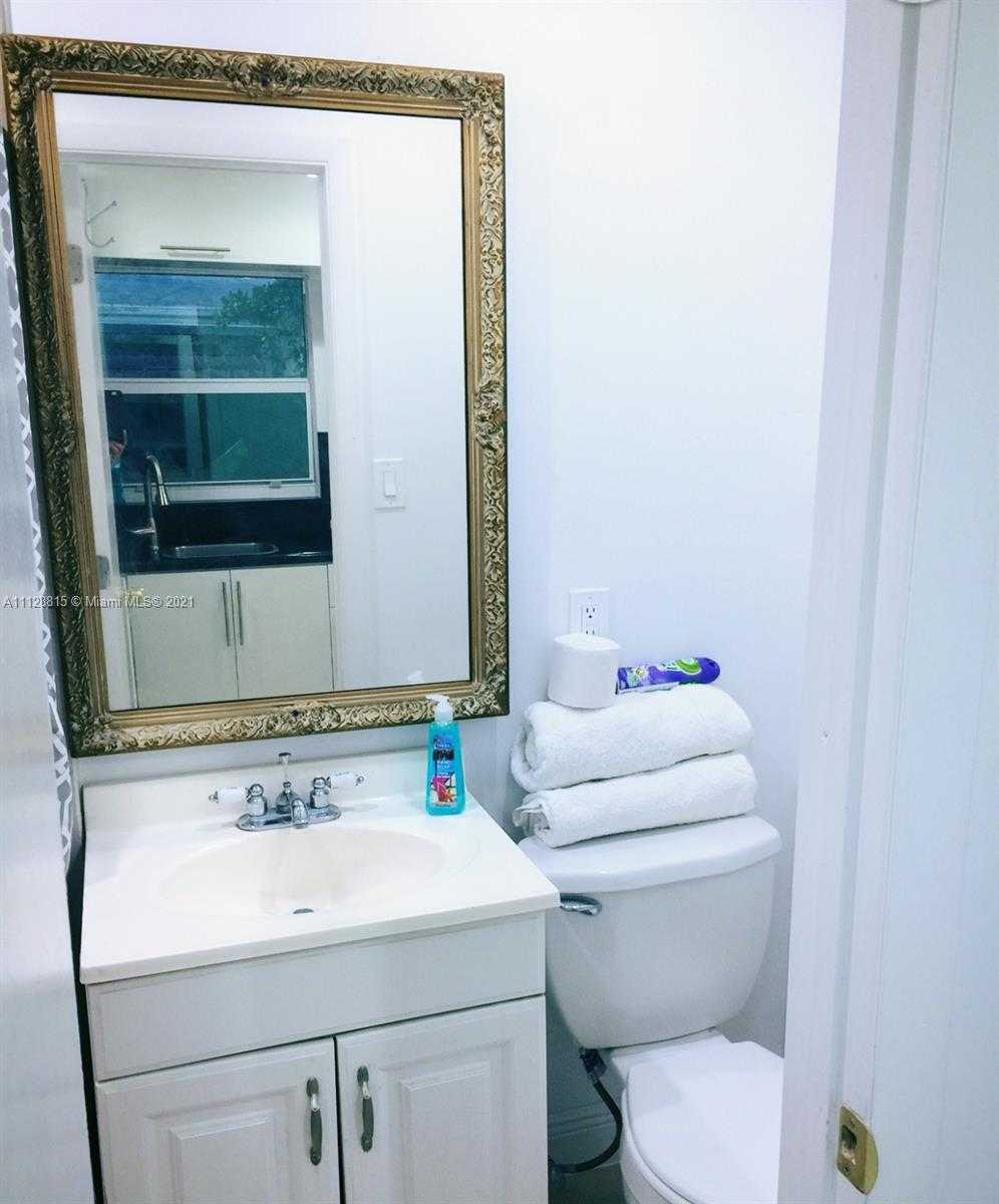 Small Image of 223 NW 10th St, Hallandale Beach, FL 33009, USA Number 21