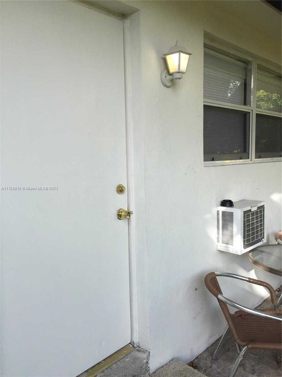 Small Image of 223 NW 10th St, Hallandale Beach, FL 33009, USA Number 4