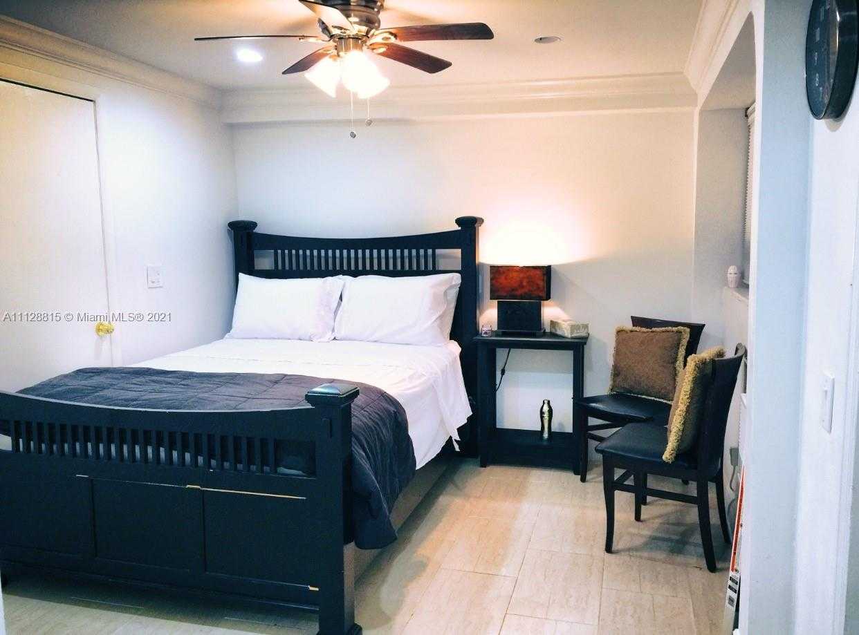Small Image of 223 NW 10th St, Hallandale Beach, FL 33009, USA Number 7