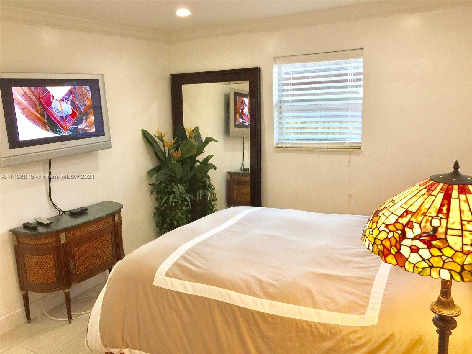 Small Image of 223 NW 10th St, Hallandale Beach, FL 33009, USA Number 8