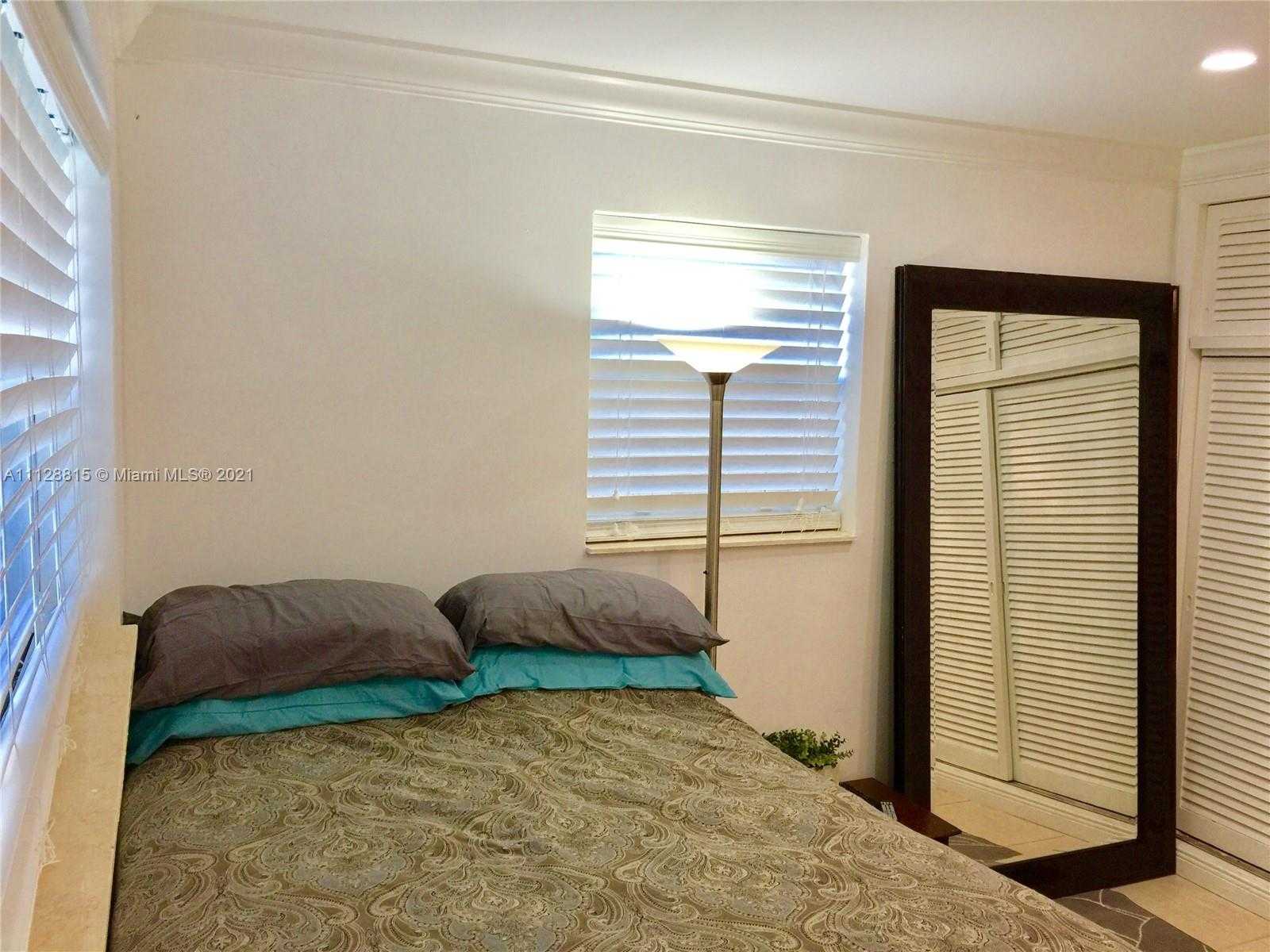 Small Image of 223 NW 10th St, Hallandale Beach, FL 33009, USA Number 9