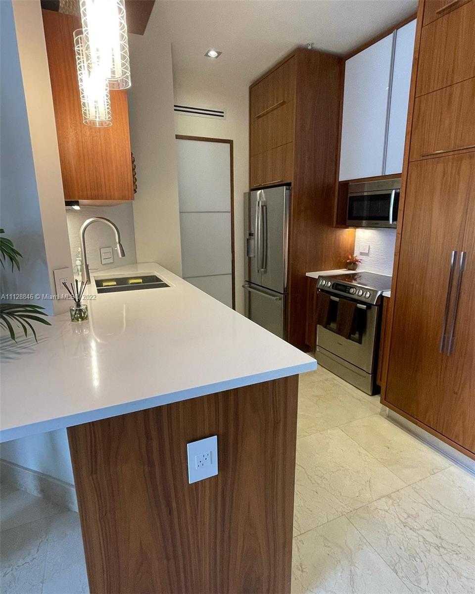 Small Image of 888 BRICKELL KEY DR #306, Miami Number 10