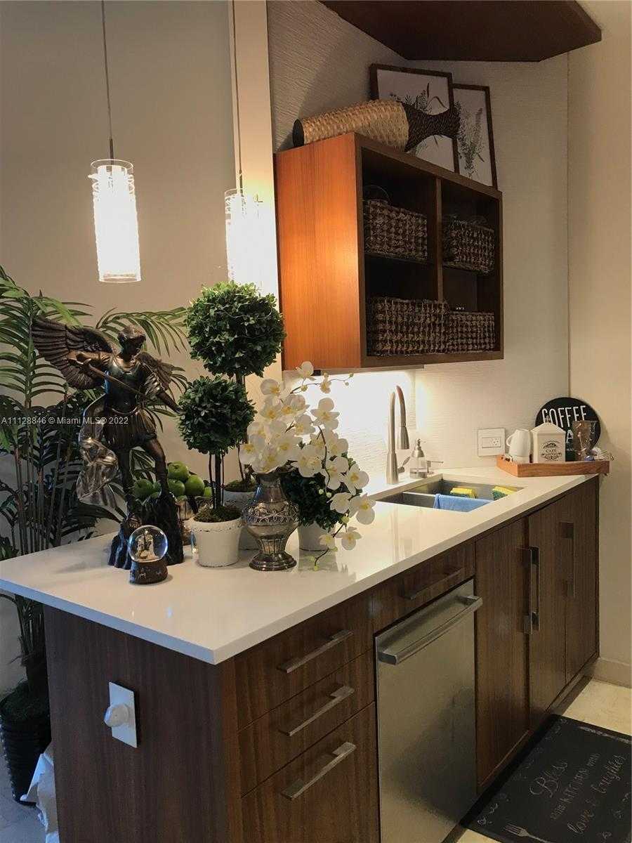 Small Image of 888 BRICKELL KEY DR #306, Miami Number 12