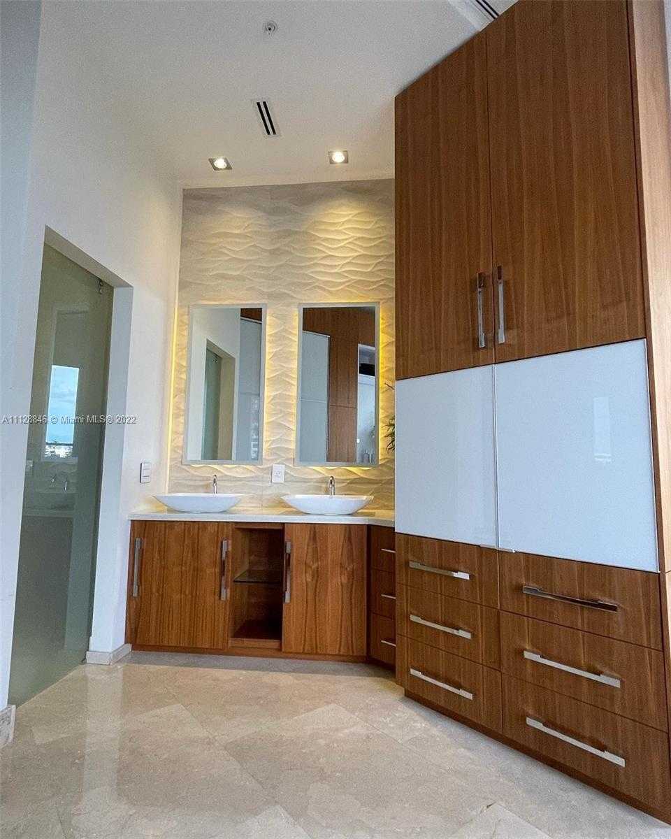 Small Image of 888 BRICKELL KEY DR #306, Miami Number 5
