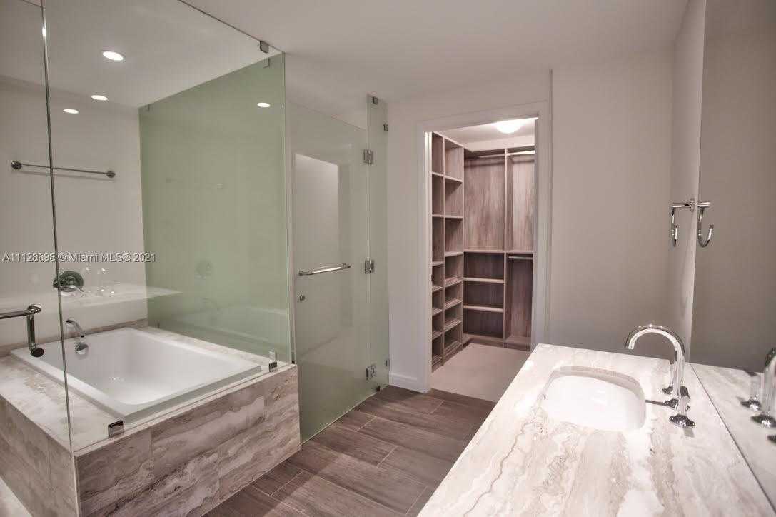 Small Image of 2900 NE 7th Ave, Miami, FL 33137, USA Number 12