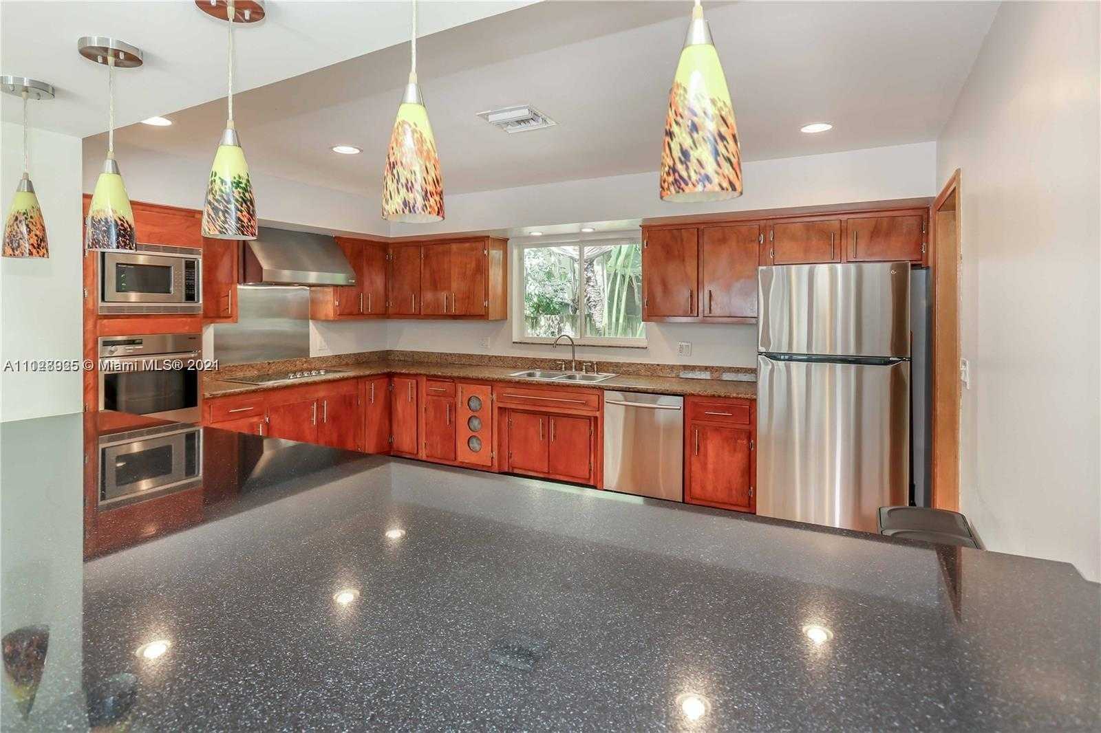 Small Image of 1117 Adams St, Hollywood, FL 33019, USA Number 13