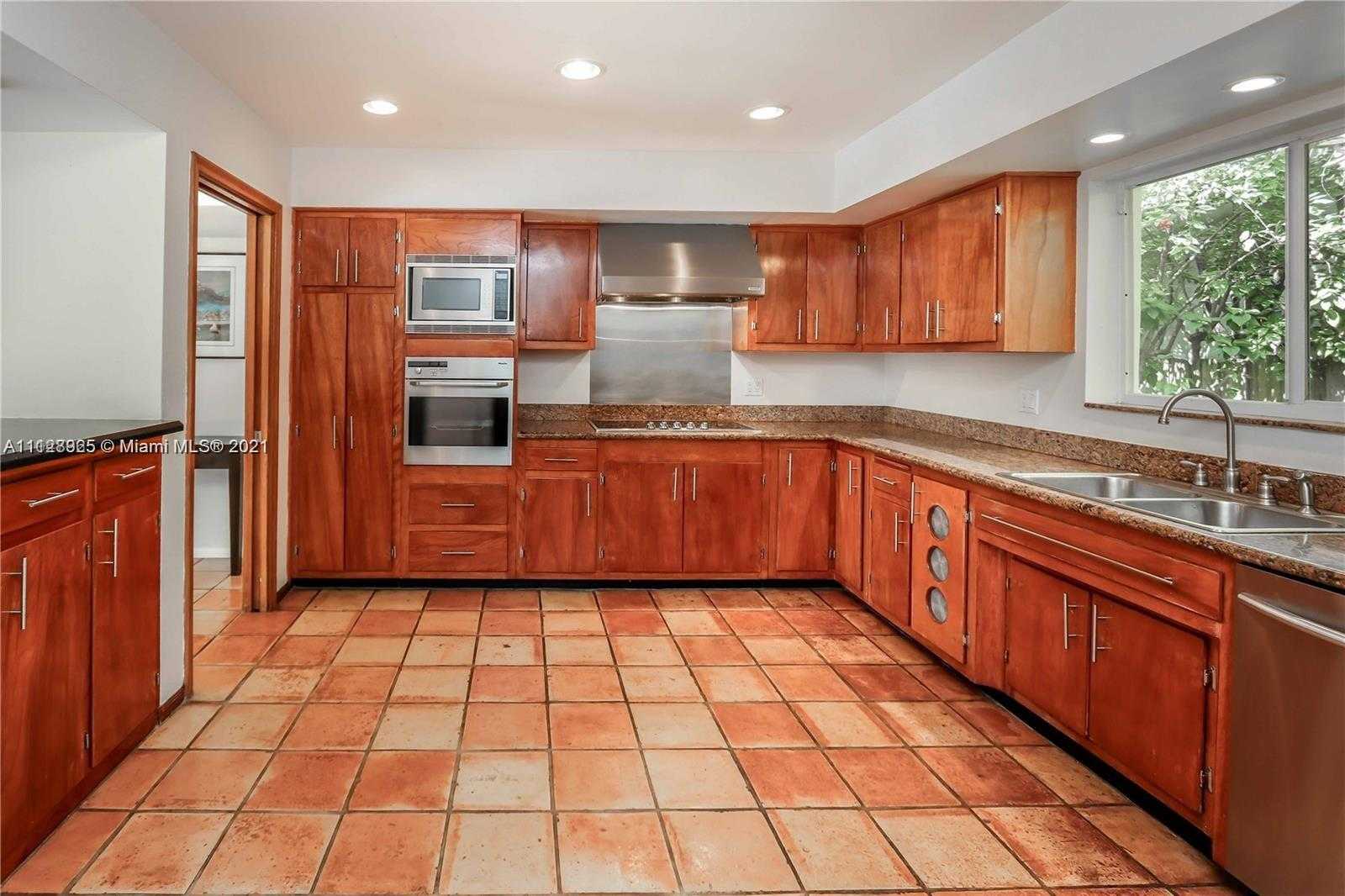 Small Image of 1117 Adams St, Hollywood, FL 33019, USA Number 17