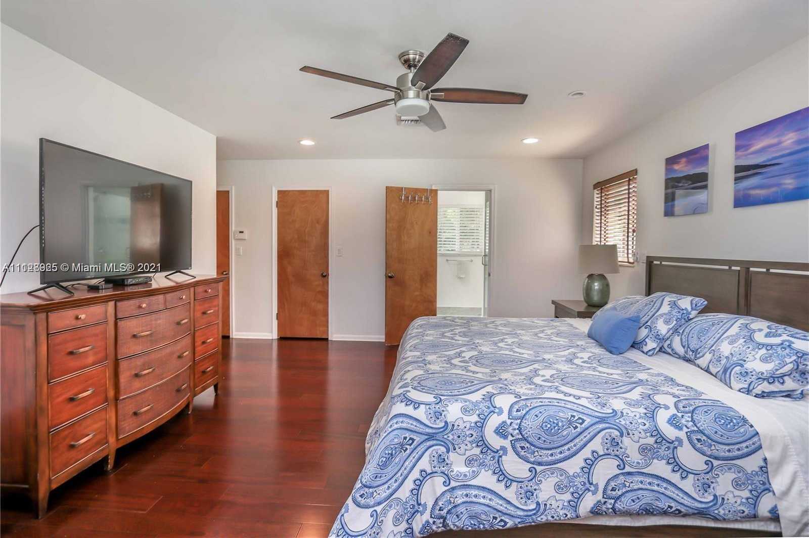 Small Image of 1117 Adams St, Hollywood, FL 33019, USA Number 18