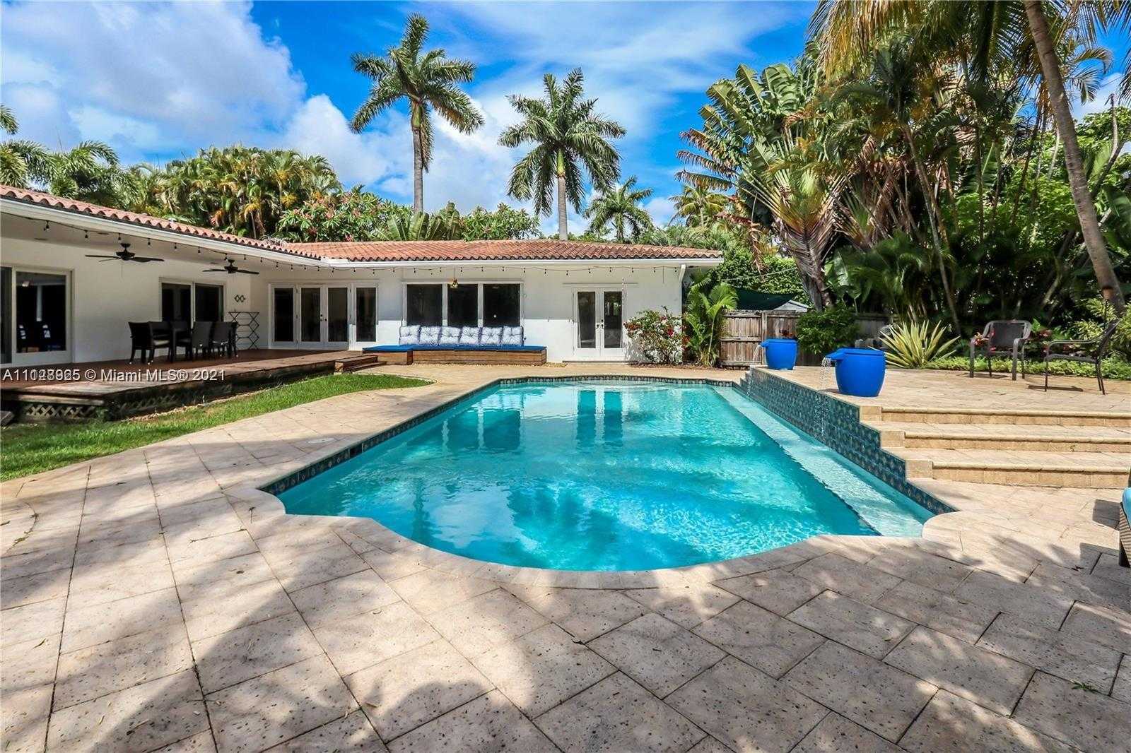 Small Image of 1117 Adams St, Hollywood, FL 33019, USA Number 2