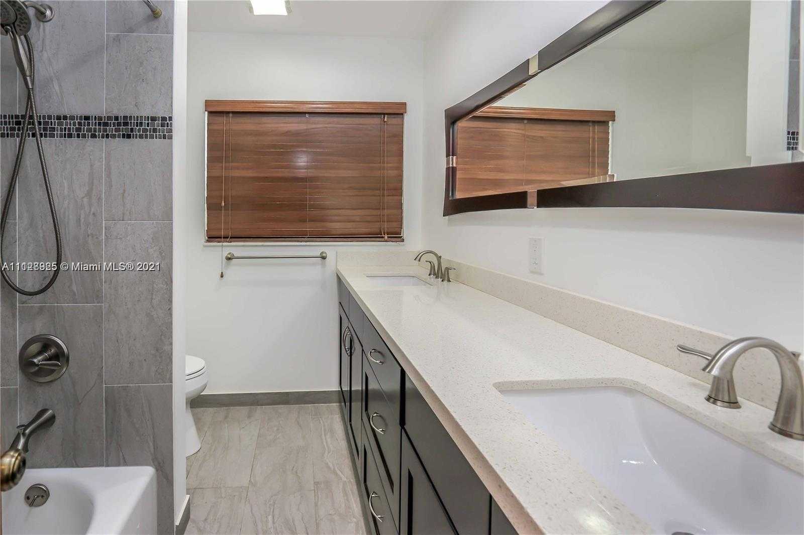 Small Image of 1117 Adams St, Hollywood, FL 33019, USA Number 23