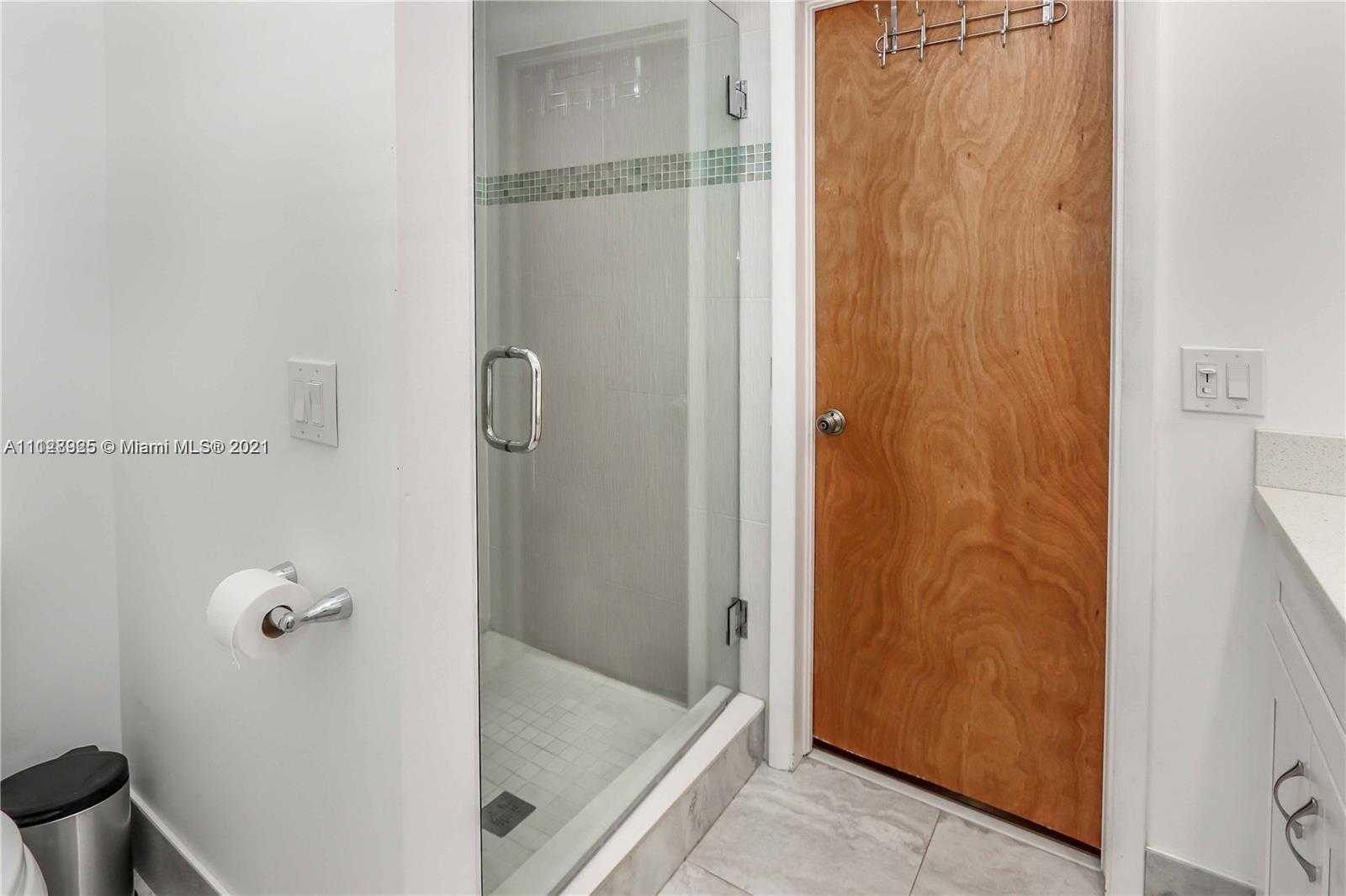 Small Image of 1117 Adams St, Hollywood, FL 33019, USA Number 24