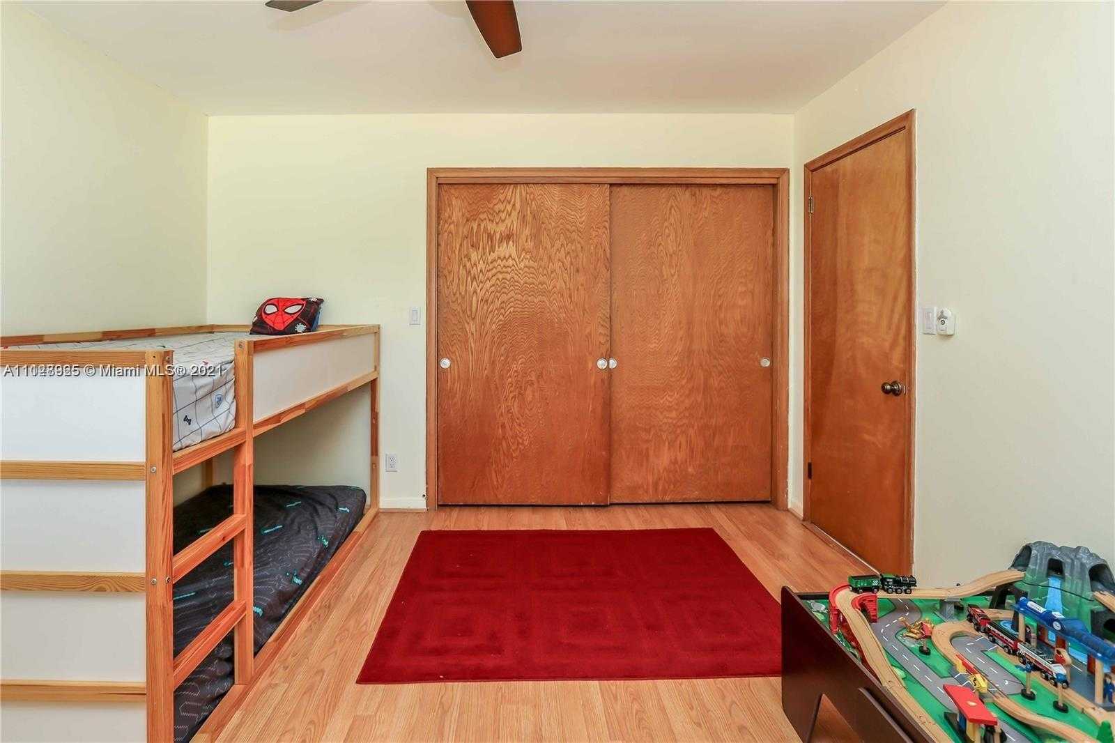 Small Image of 1117 Adams St, Hollywood, FL 33019, USA Number 27