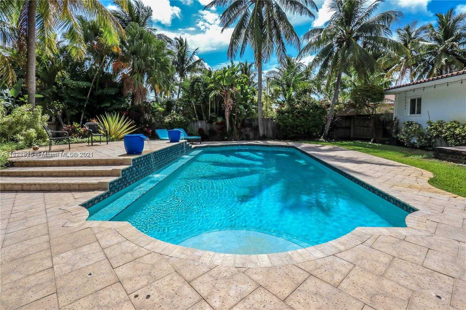 Small Image of 1117 Adams St, Hollywood, FL 33019, USA Number 3