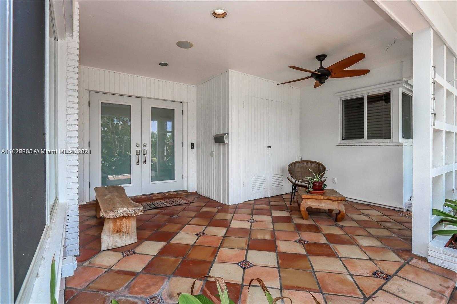 Small Image of 1117 Adams St, Hollywood, FL 33019, USA Number 30