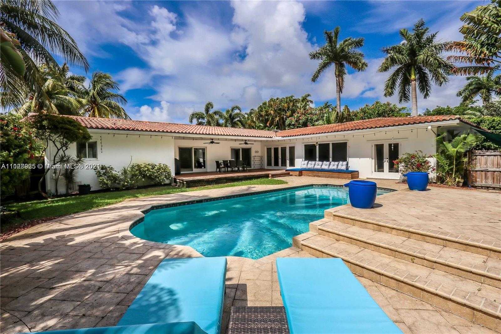 Small Image of 1117 Adams St, Hollywood, FL 33019, USA Number 4