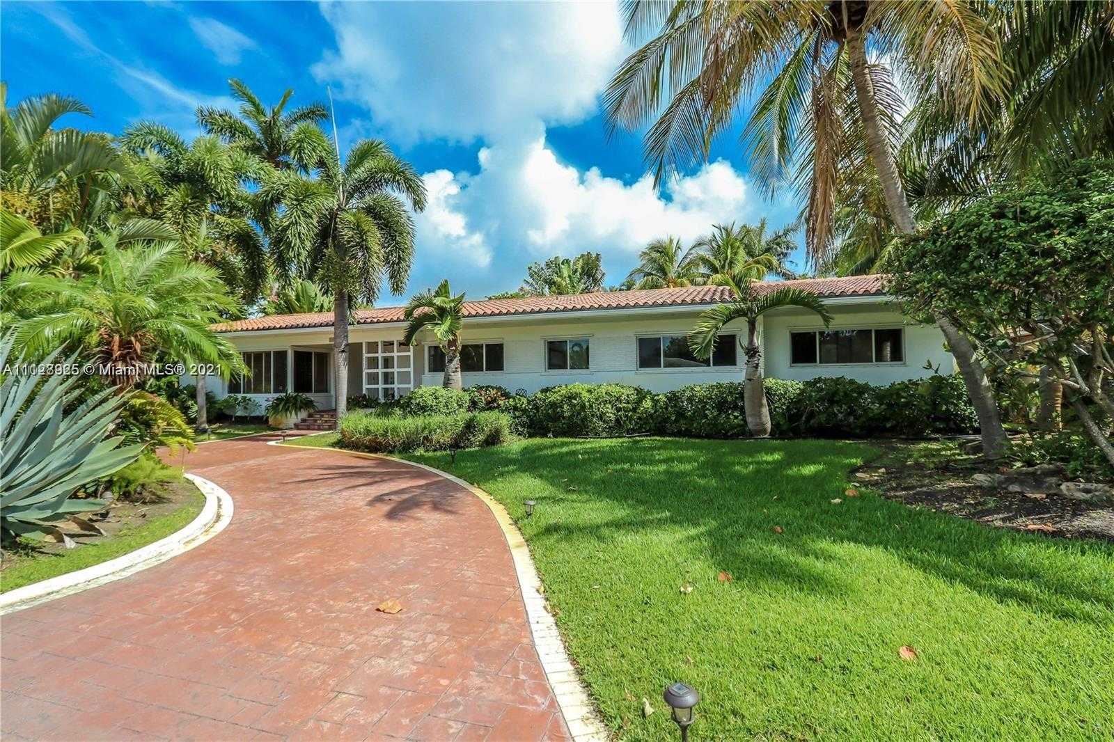 Small Image of 1117 Adams St, Hollywood, FL 33019, USA Number 5