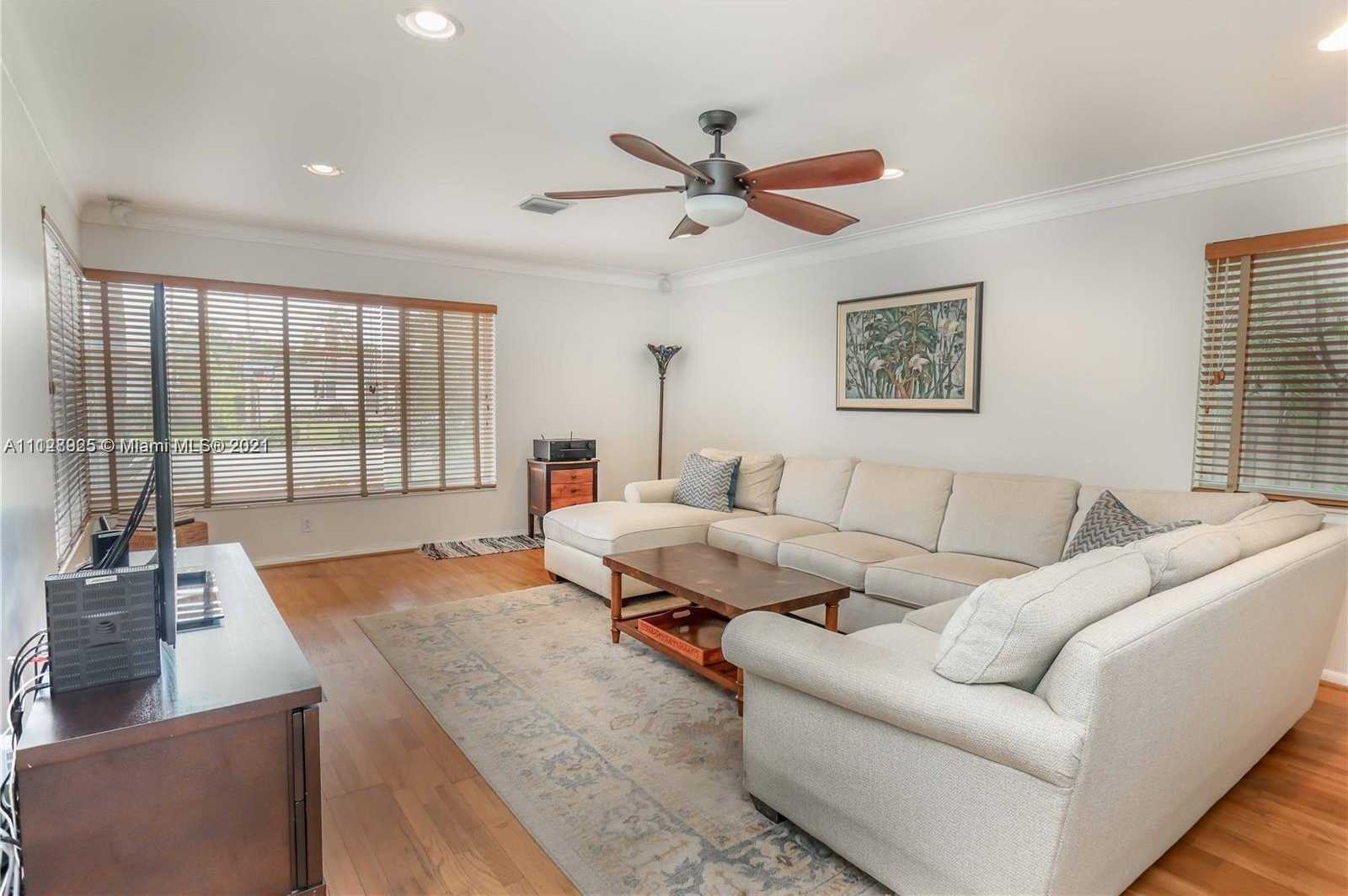 Small Image of 1117 Adams St, Hollywood, FL 33019, USA Number 7