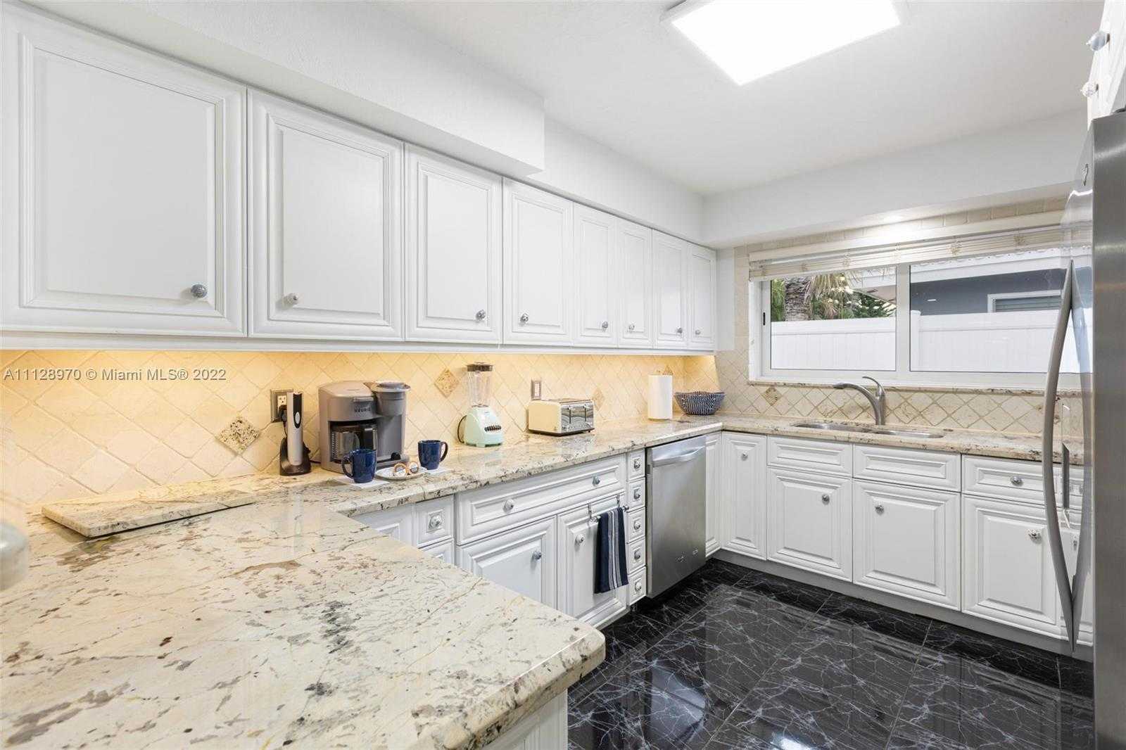 Small Image of 2580 SE 2nd Ct, Pompano Beach, FL 33062, USA Number 10