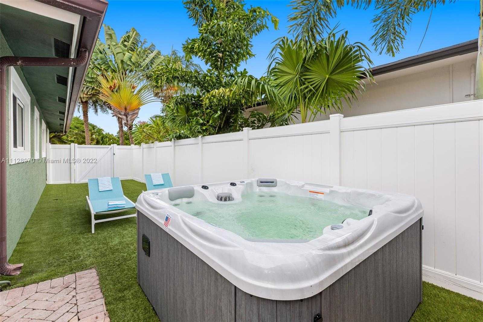 Small Image of 2580 SE 2nd Ct, Pompano Beach, FL 33062, USA Number 11