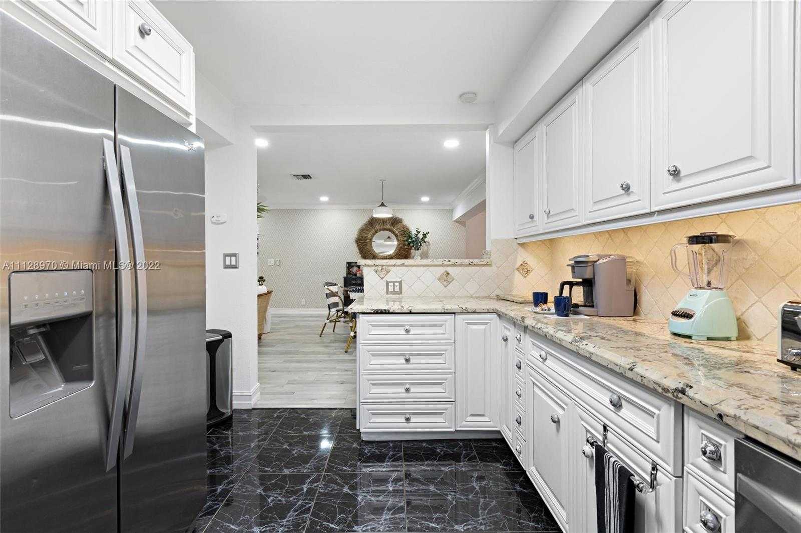 Small Image of 2580 SE 2nd Ct, Pompano Beach, FL 33062, USA Number 17