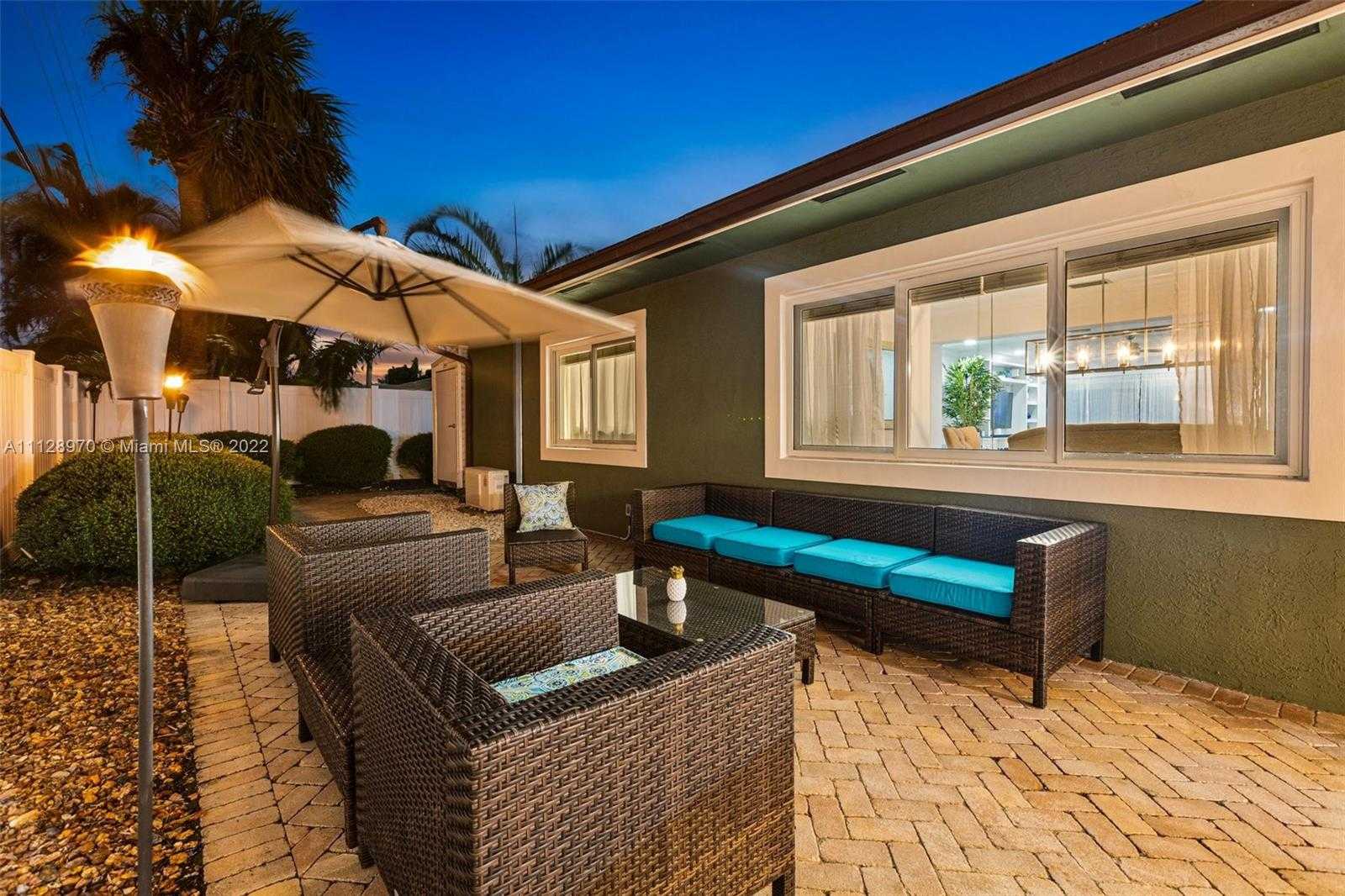 Small Image of 2580 SE 2nd Ct, Pompano Beach, FL 33062, USA Number 25