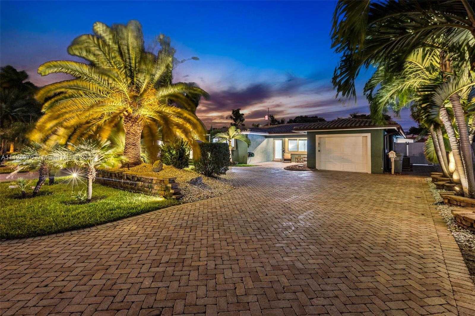 Small Image of 2580 SE 2nd Ct, Pompano Beach, FL 33062, USA Number 26