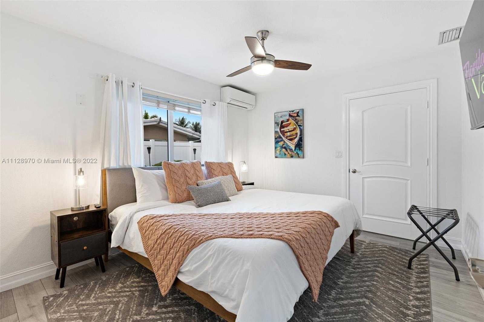 Small Image of 2580 SE 2nd Ct, Pompano Beach, FL 33062, USA Number 3