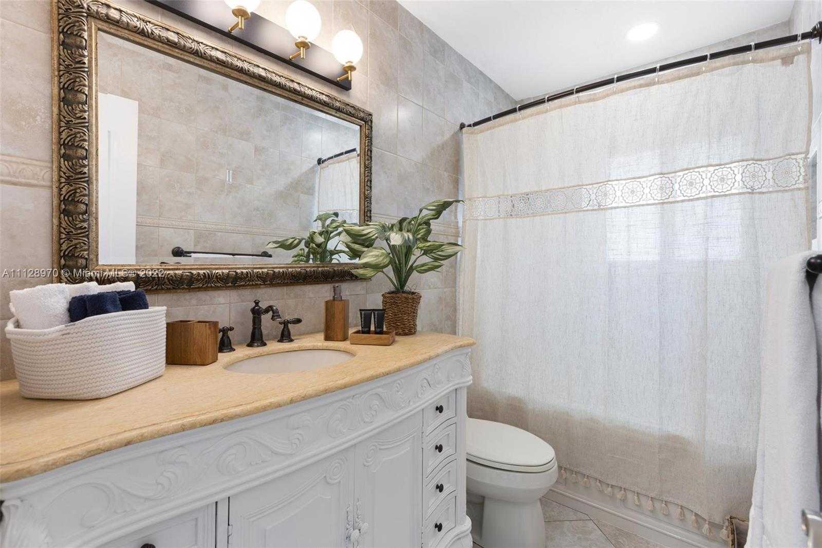 Small Image of 2580 SE 2nd Ct, Pompano Beach, FL 33062, USA Number 9