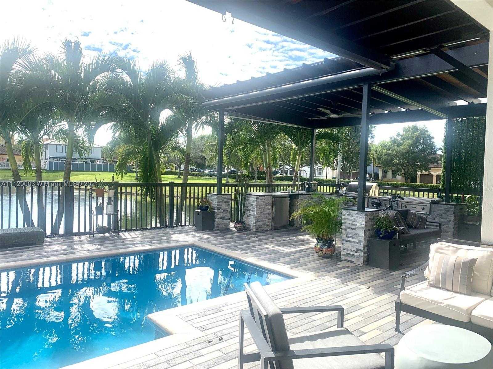 Small Image of 9024 NW 180th Terrace, Hialeah, FL 33018, USA Number 10