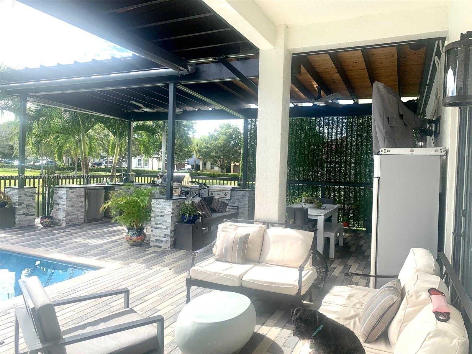 Small Image of 9024 NW 180th Terrace, Hialeah, FL 33018, USA Number 11