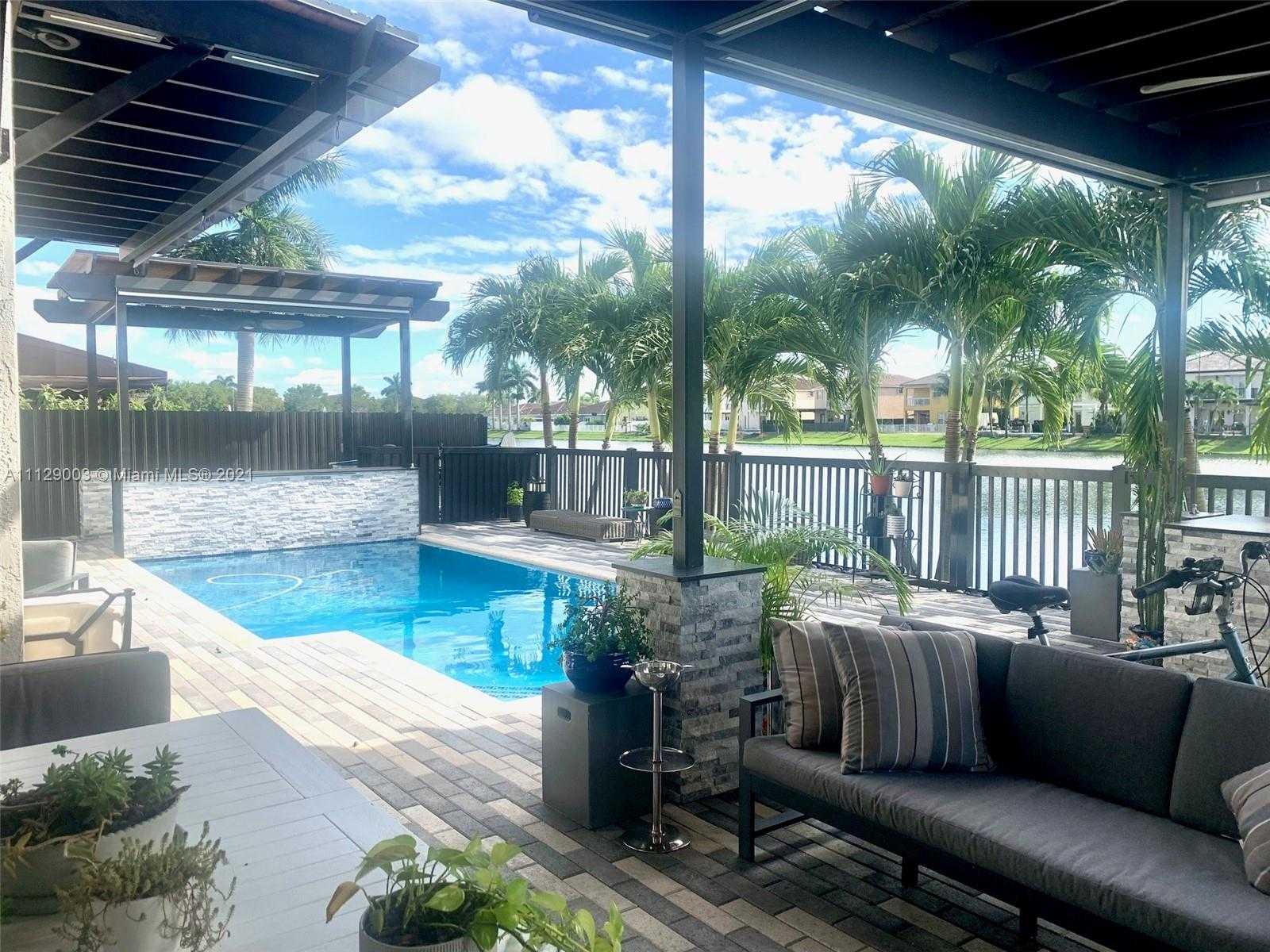 Small Image of 9024 NW 180th Terrace, Hialeah, FL 33018, USA Number 12