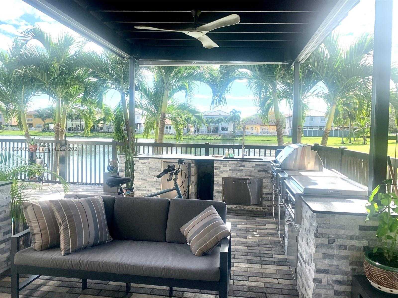 Small Image of 9024 NW 180th Terrace, Hialeah, FL 33018, USA Number 13