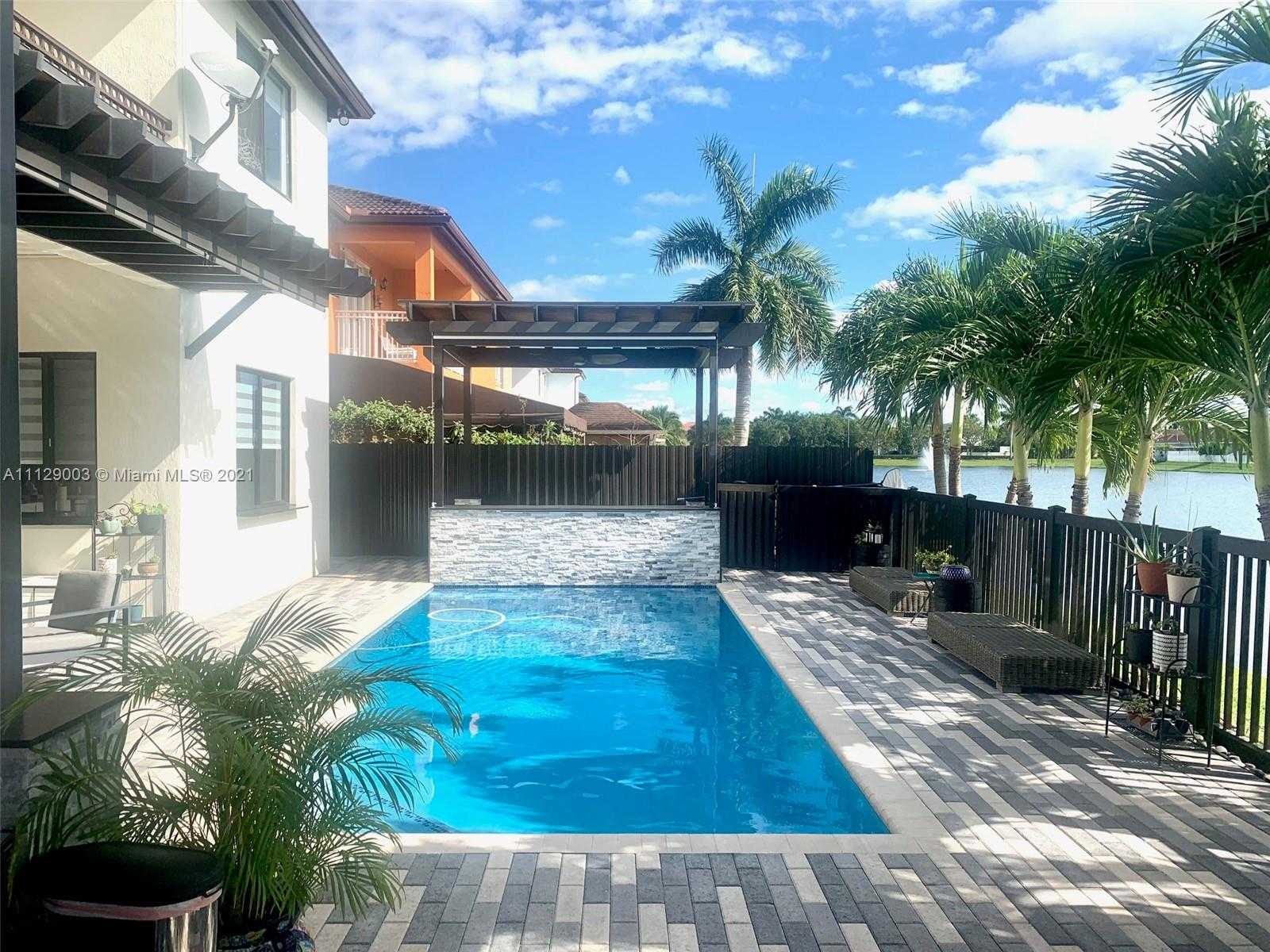 Small Image of 9024 NW 180th Terrace, Hialeah, FL 33018, USA Number 14